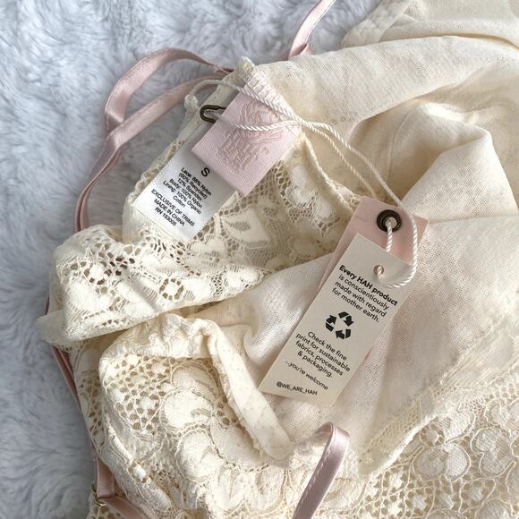 NEW Free People HAH White Blank Maid to Wear Fluttery Floral Lace Bodysuit S - Picture 7 of 7